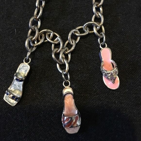 ATTENTION SHOE LOVERS: Bracelet  - Picture 2 of 3